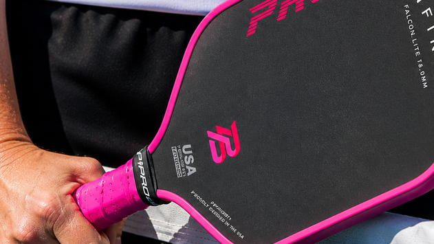 Best pickleball paddles for women compared by weight, grip size and playing style